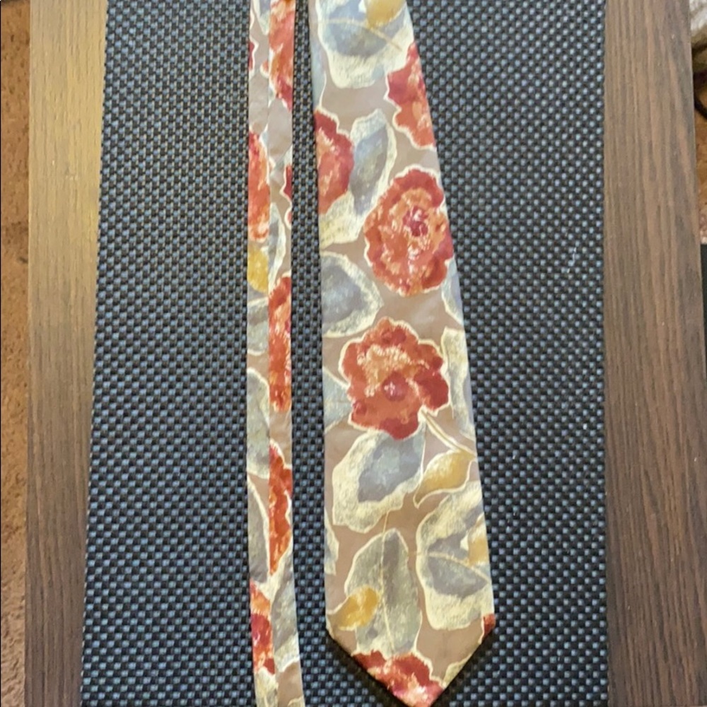 Modern art flower tie
